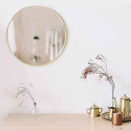 Κομψός χρυσός καθρέφτης