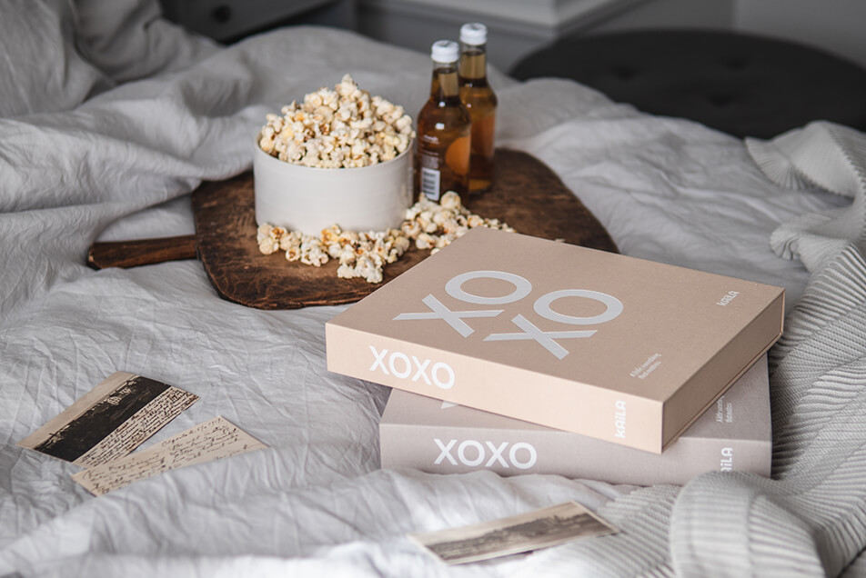 Άλμπουμ φωτογραφιών σε ζεστό υπνοδωμάτιο