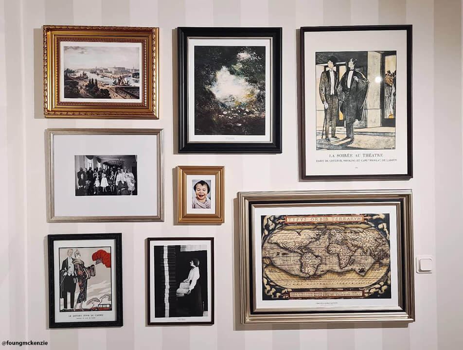 Τοιχογραφία με κάδρα στο σαλόνι